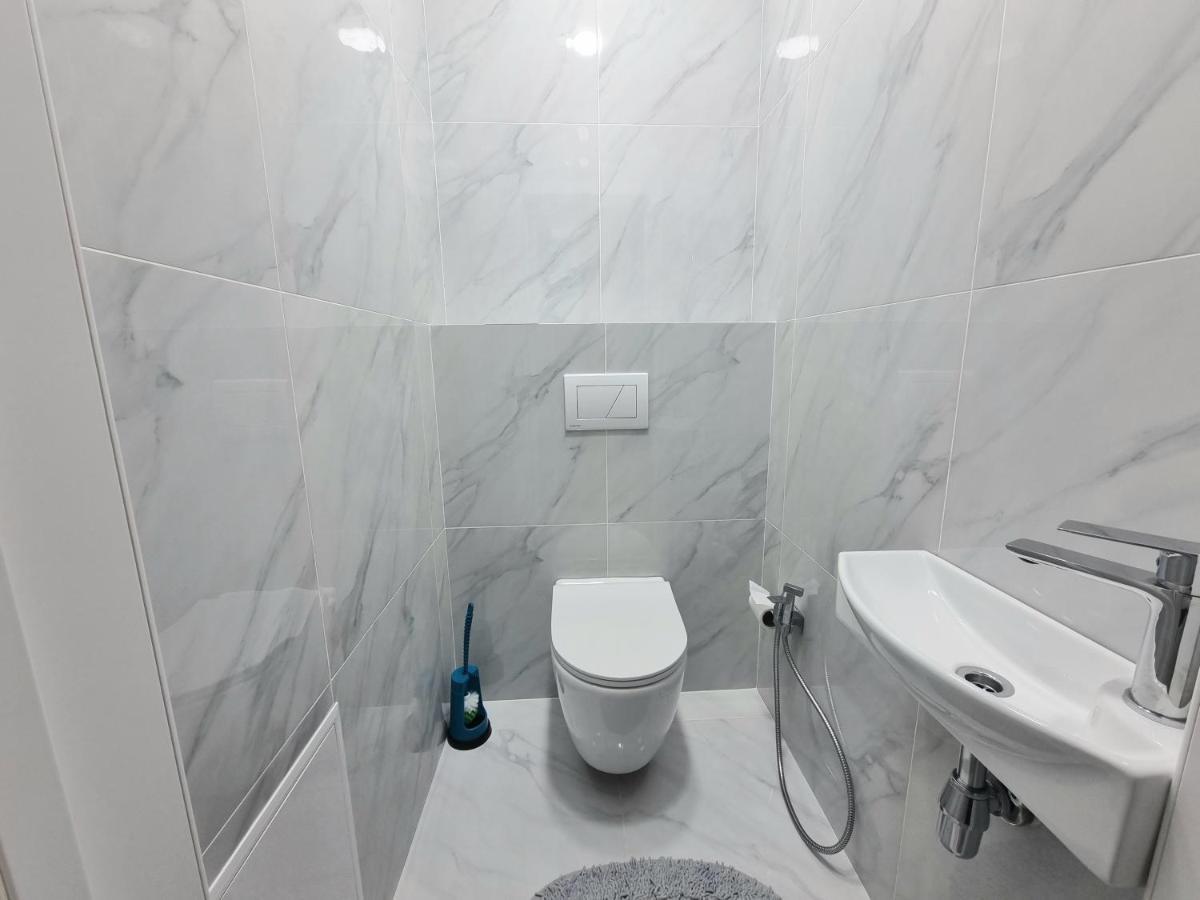 Center, Albisoara Str., 1bedroom And Living With Balcony Kischinau