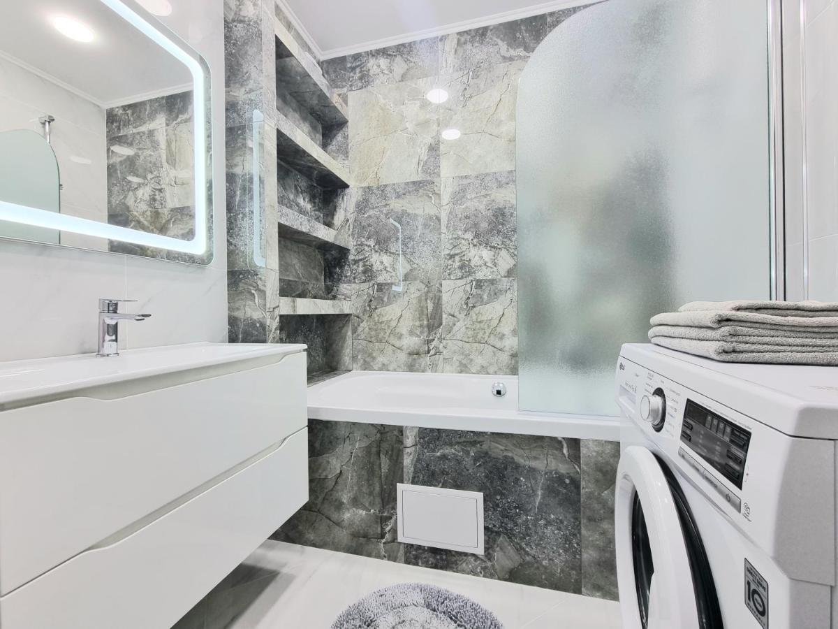 Center, Albisoara Str., 1bedroom And Living With Balcony * Kischinau