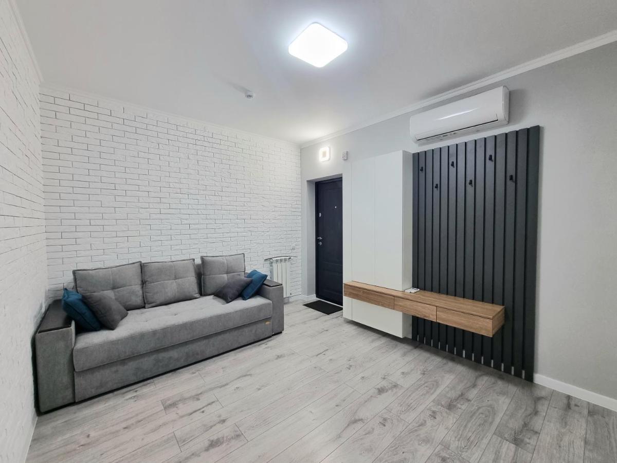 Apartment Center, Albisoara Str., 1bedroom And Living With Balcony Kischinau